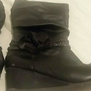 A black rose boot